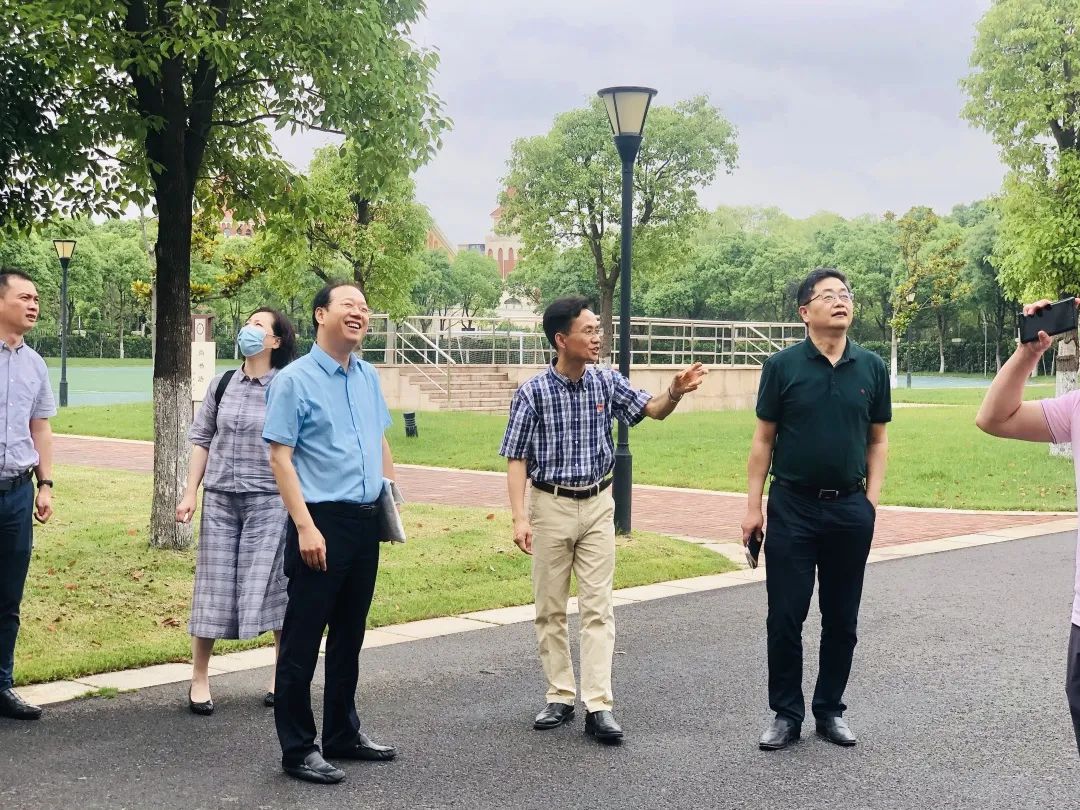 觉悟于大鹏奋飞 获益于教育数字转型 墨水屏电子作业本在美兰湖中学